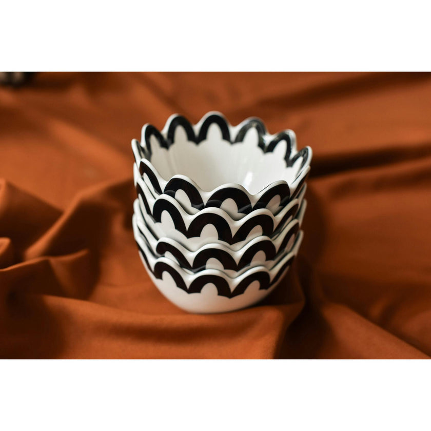 Black Arabesque Trim Scallop Small Bowl