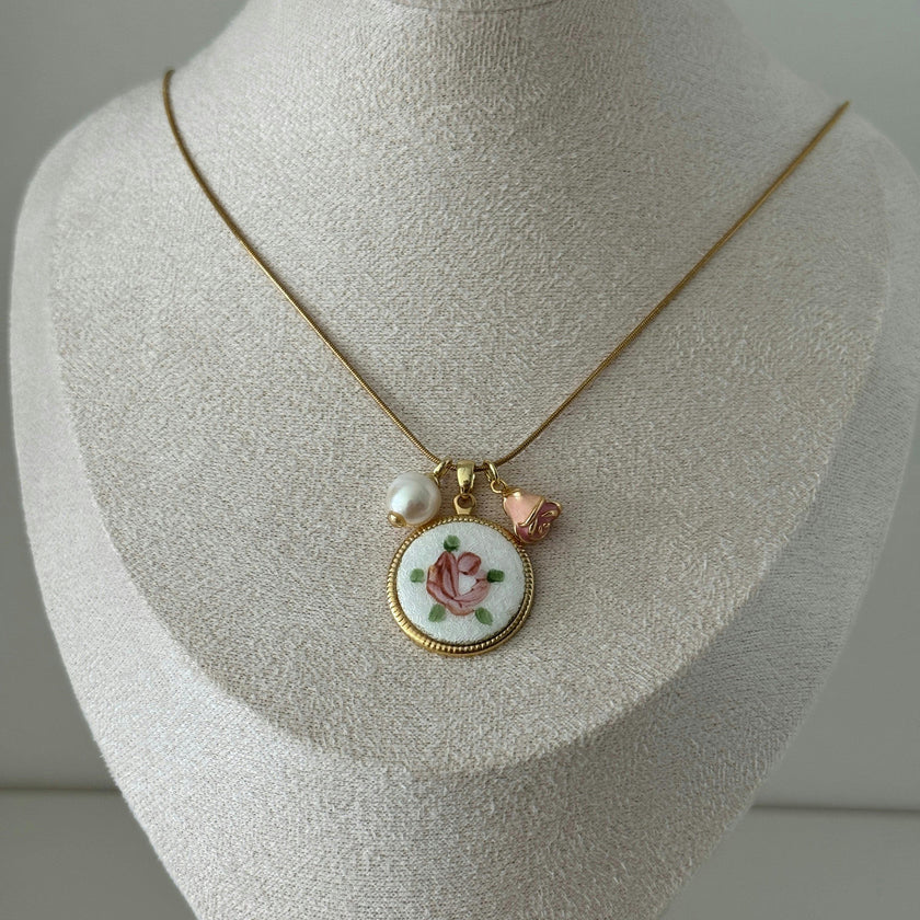 Elisa Pendant Necklace