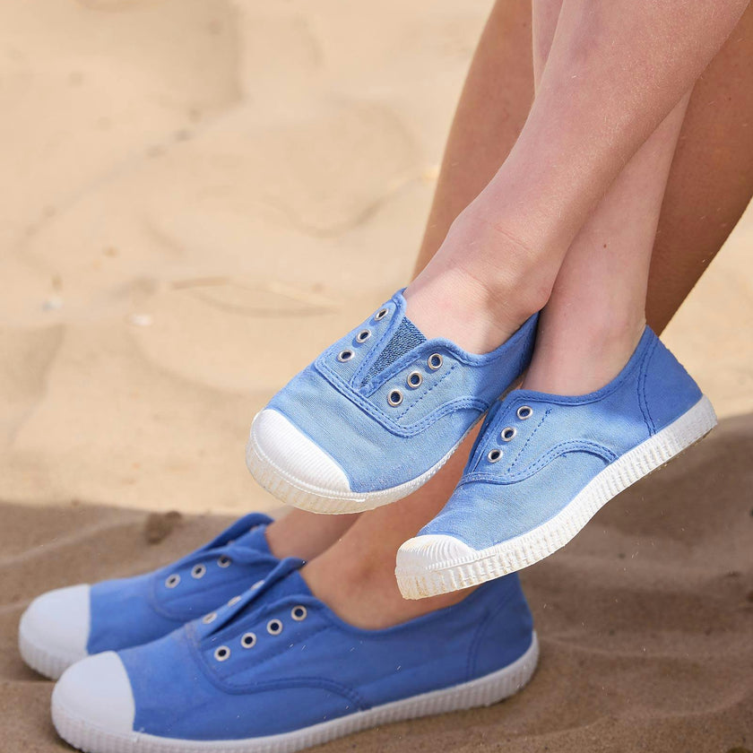 Hampton Canvas Plum Plimsolls in Cornflower
