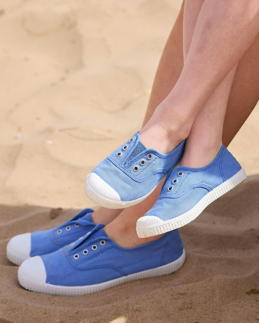 Hampton Canvas Plum Plimsolls in Cornflower