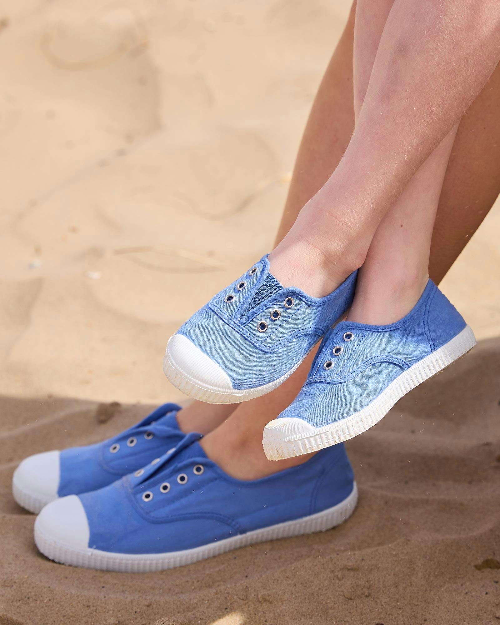 Hampton Canvas Plum Plimsolls in Cornflower