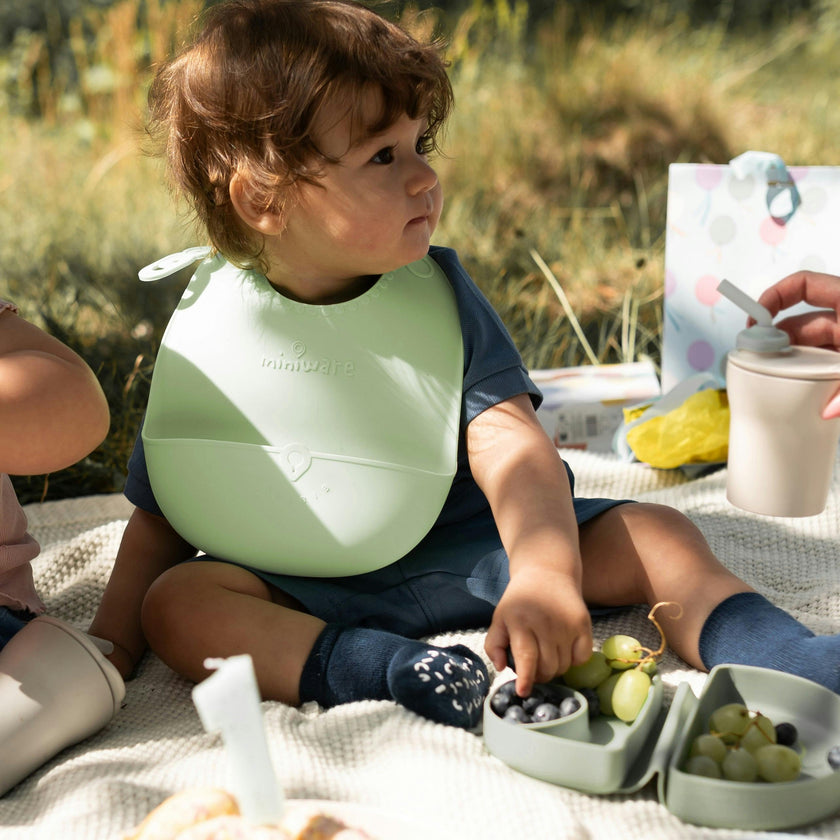 Roll & Lock Silicone Bib 2-pack - Key Lime + Dove Grey