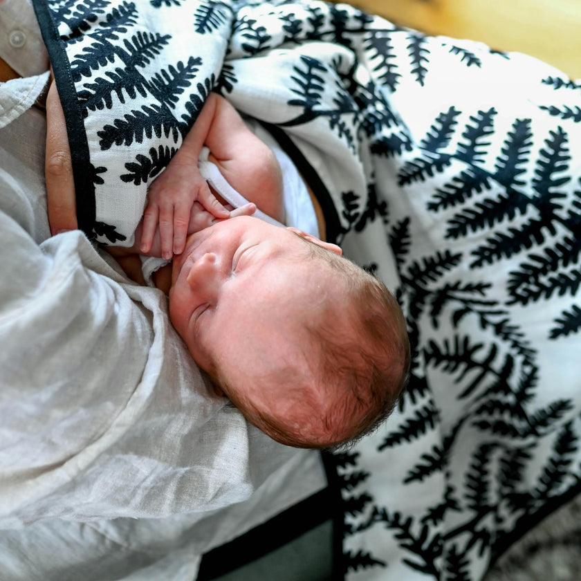 PLANT PRINT MUSLIN BLANKET - reversible newborn to 4 months / 5+ months