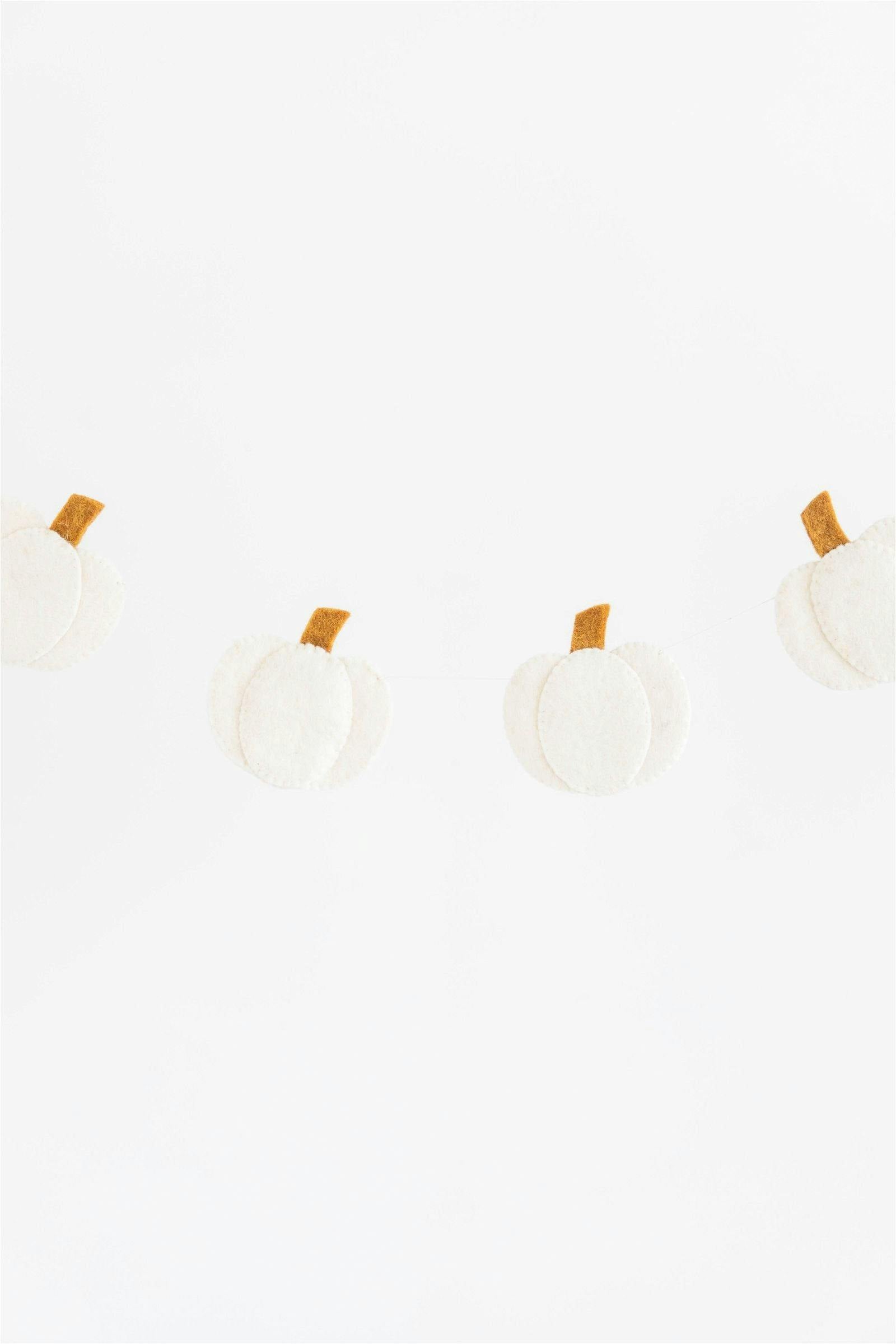 Pumpkin Garland (White)