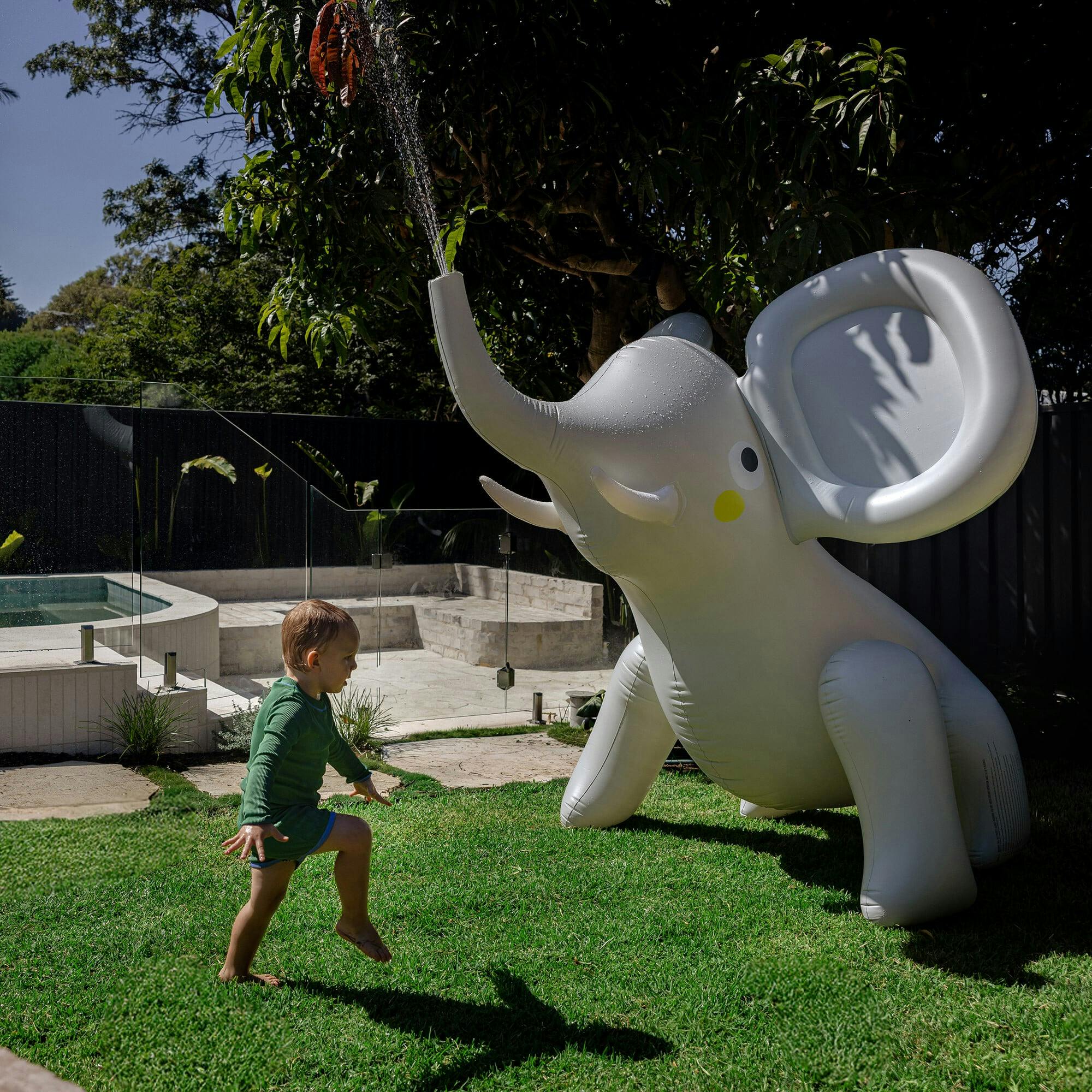 Inflatable Giant Sprinkler: Eli The Elephant