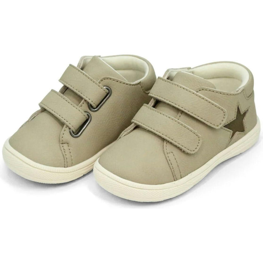Leo Star Sneaker