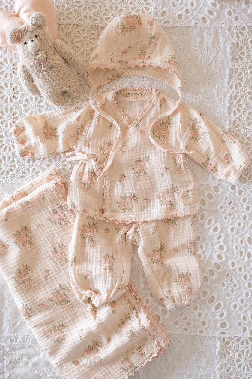 Crochet Trim Swaddle