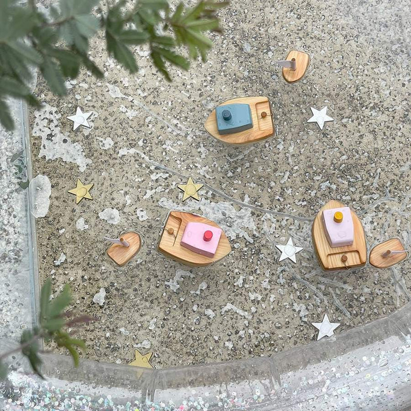 Ofune wind-up wooden boat