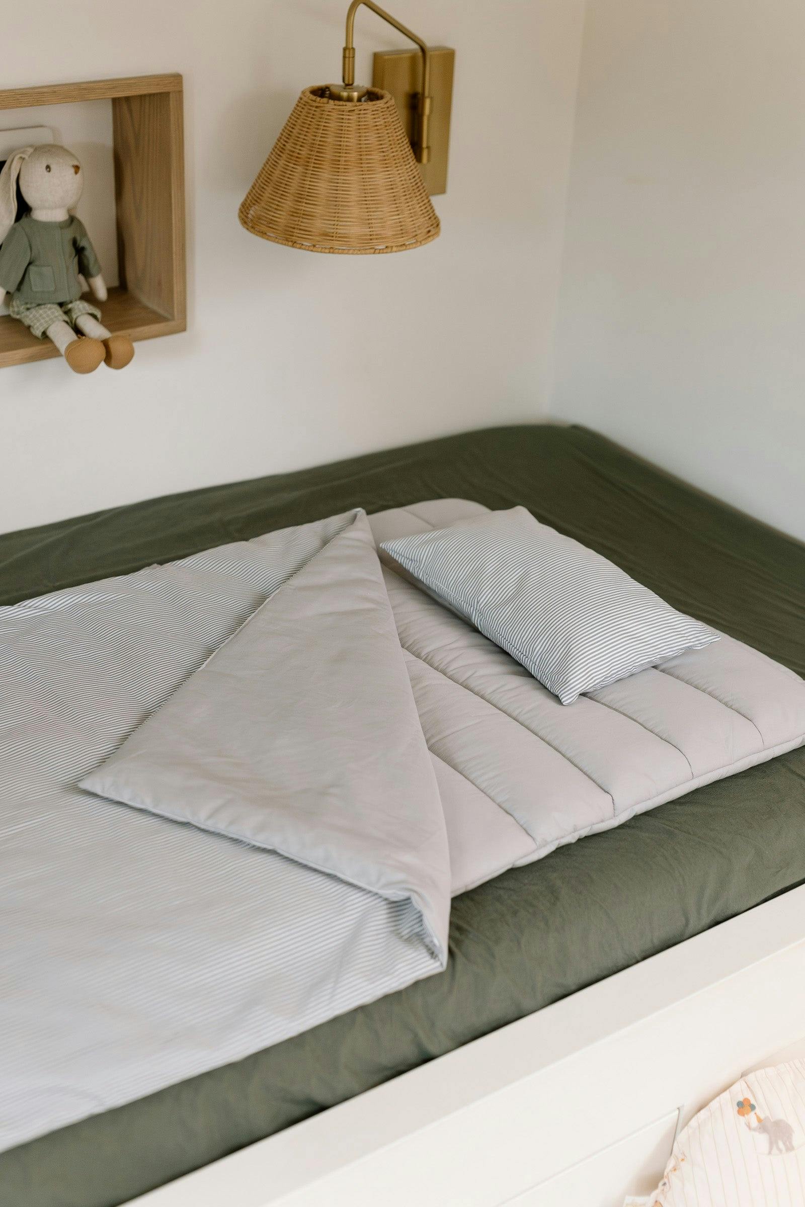 Modern Stripe Portable Bedding Set