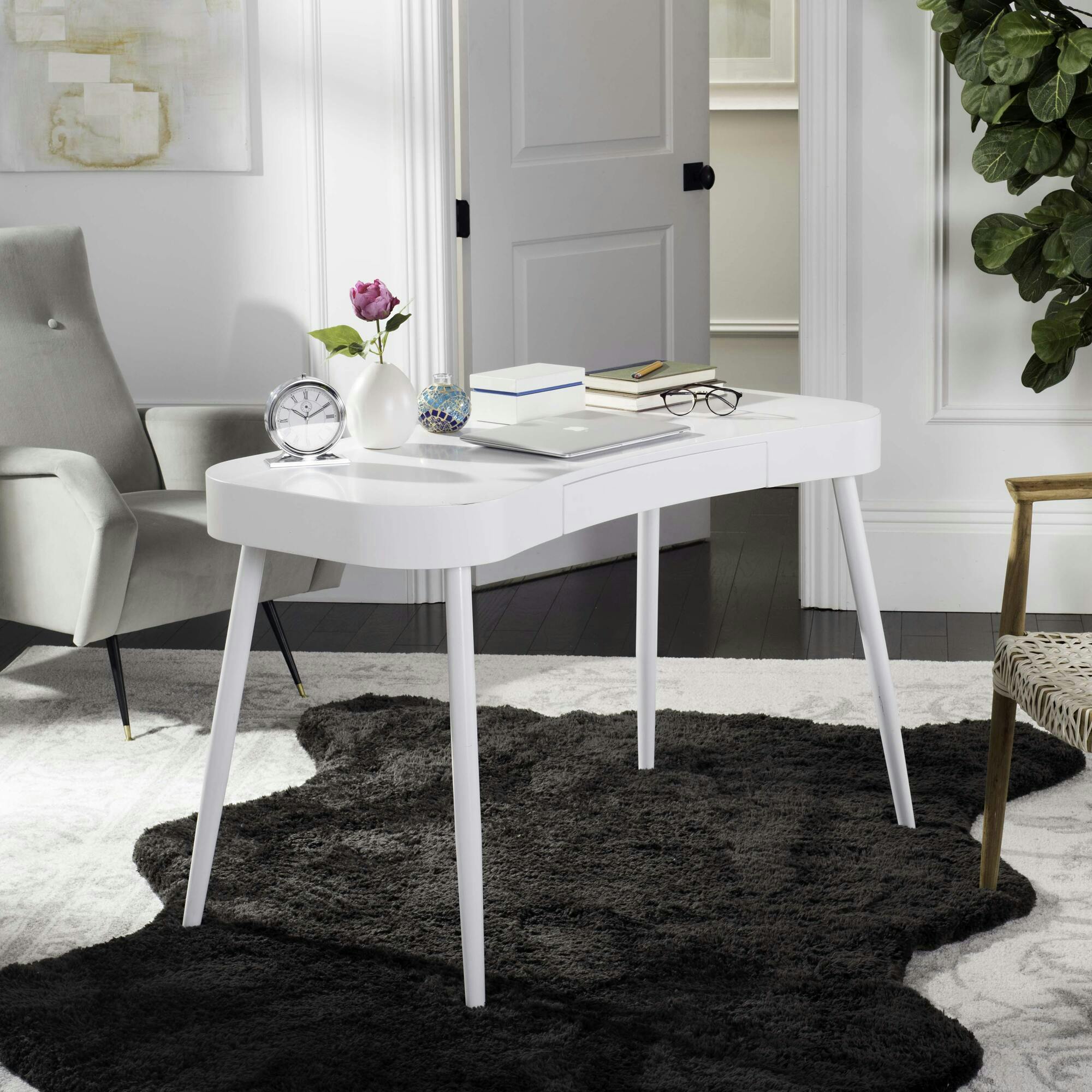 Madan Desk