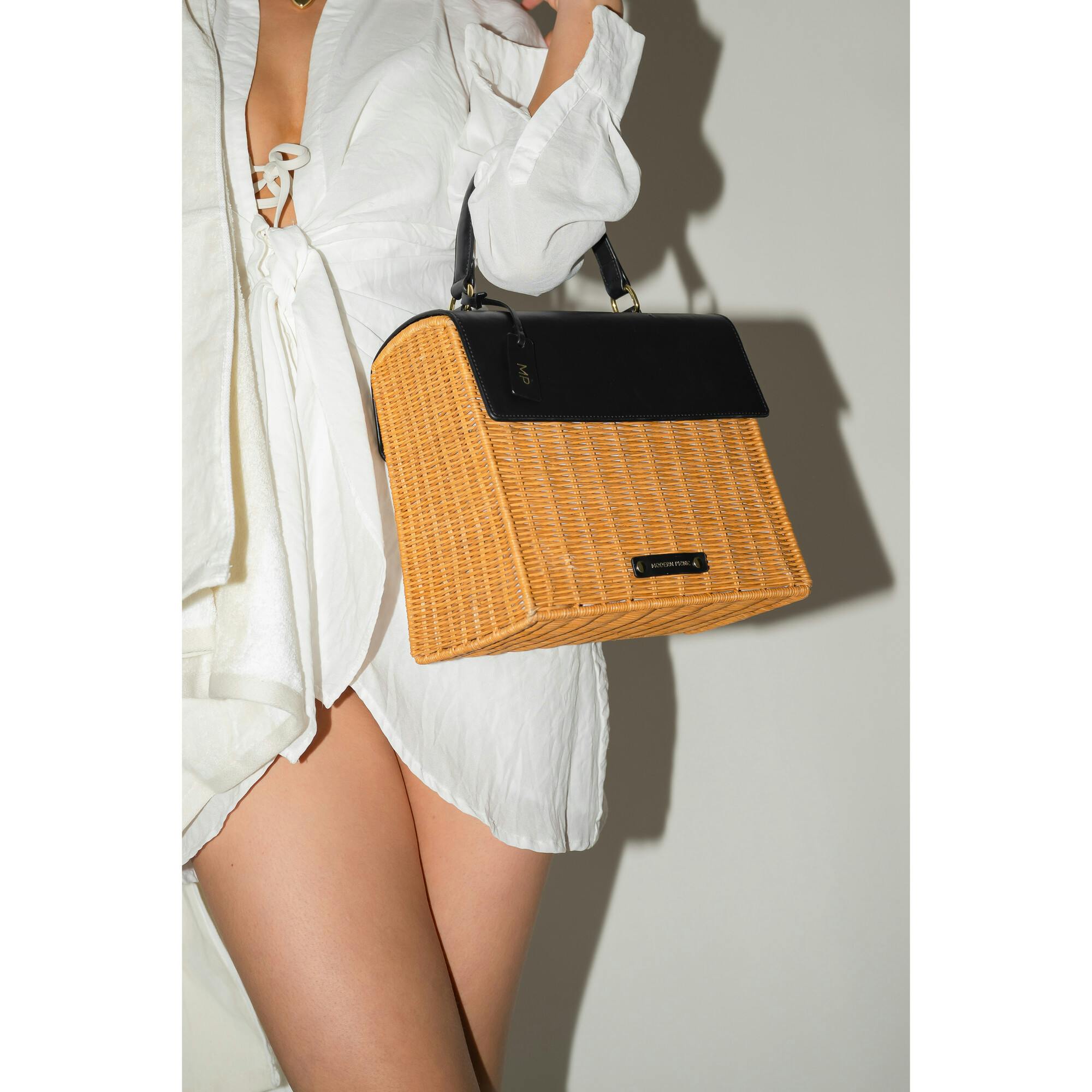 Medium Insulated Hand-Woven Wicker Lunchbox