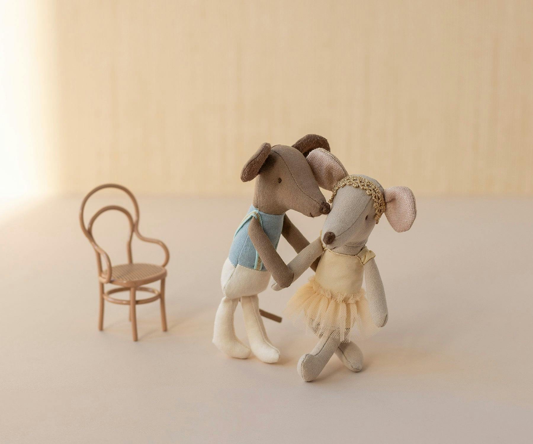 Ballet dancer mouse, Big brother