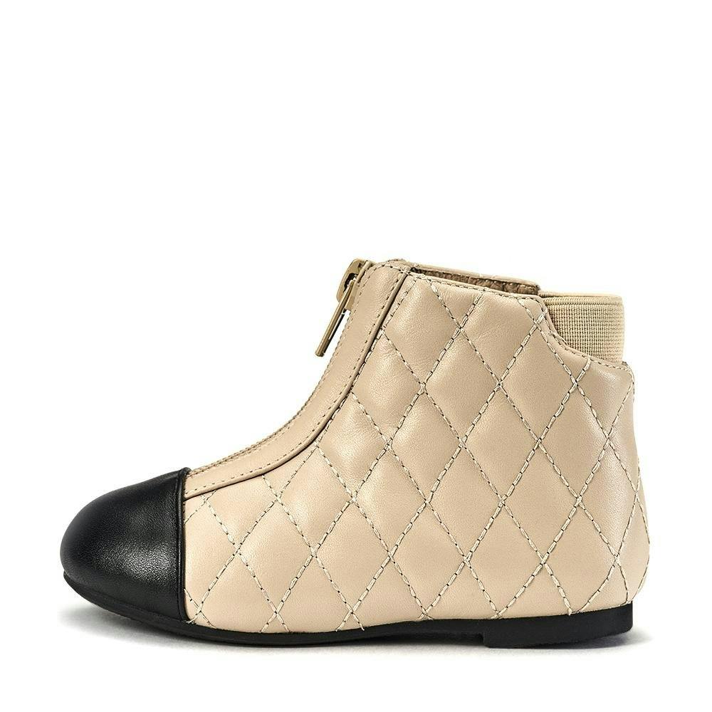Nicole Boot
