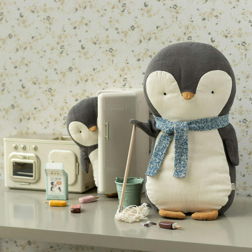 Penguin, Medium