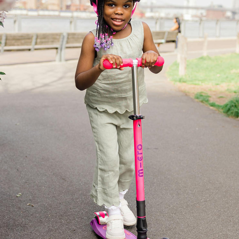 Micro Maxi Foldable LED Scooter
