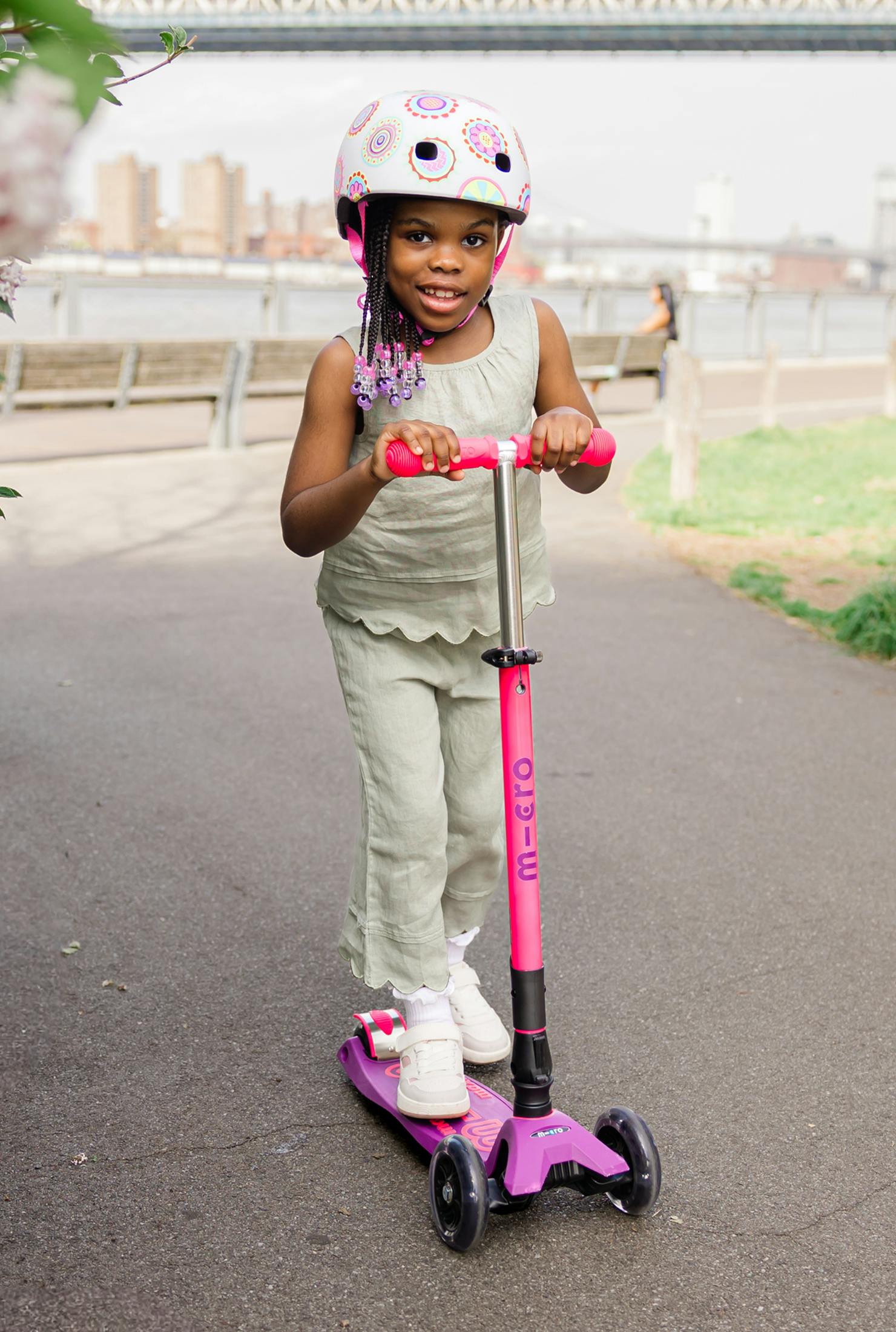 Micro Maxi Foldable LED Scooter