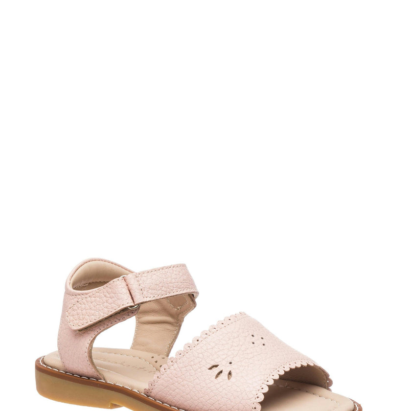 Classic Sandal with Scallop