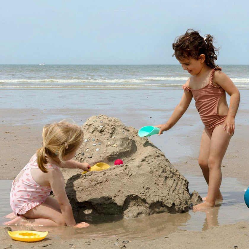 Quut Premium Beach Bundle Pink – 8-Piece Kids Beach & Outdoor Play Set