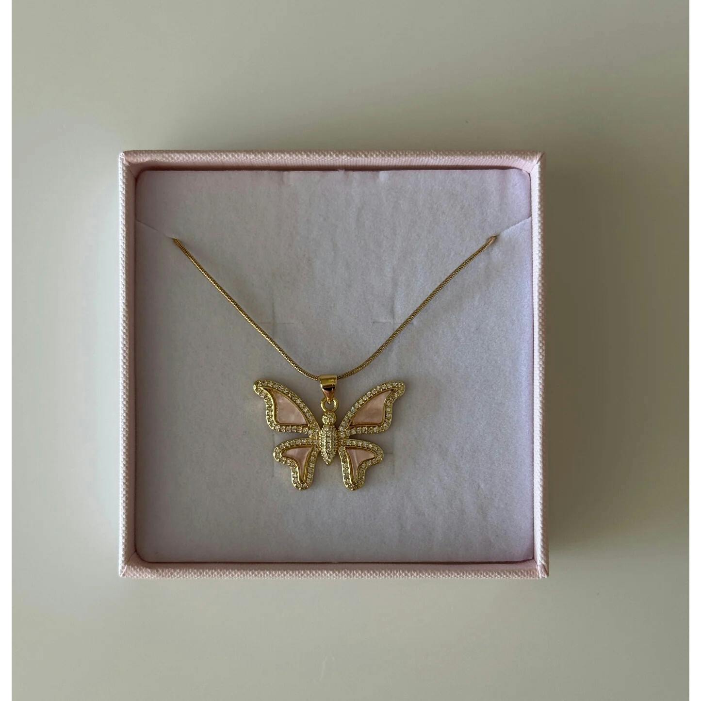 Mariposa Pendant Necklace