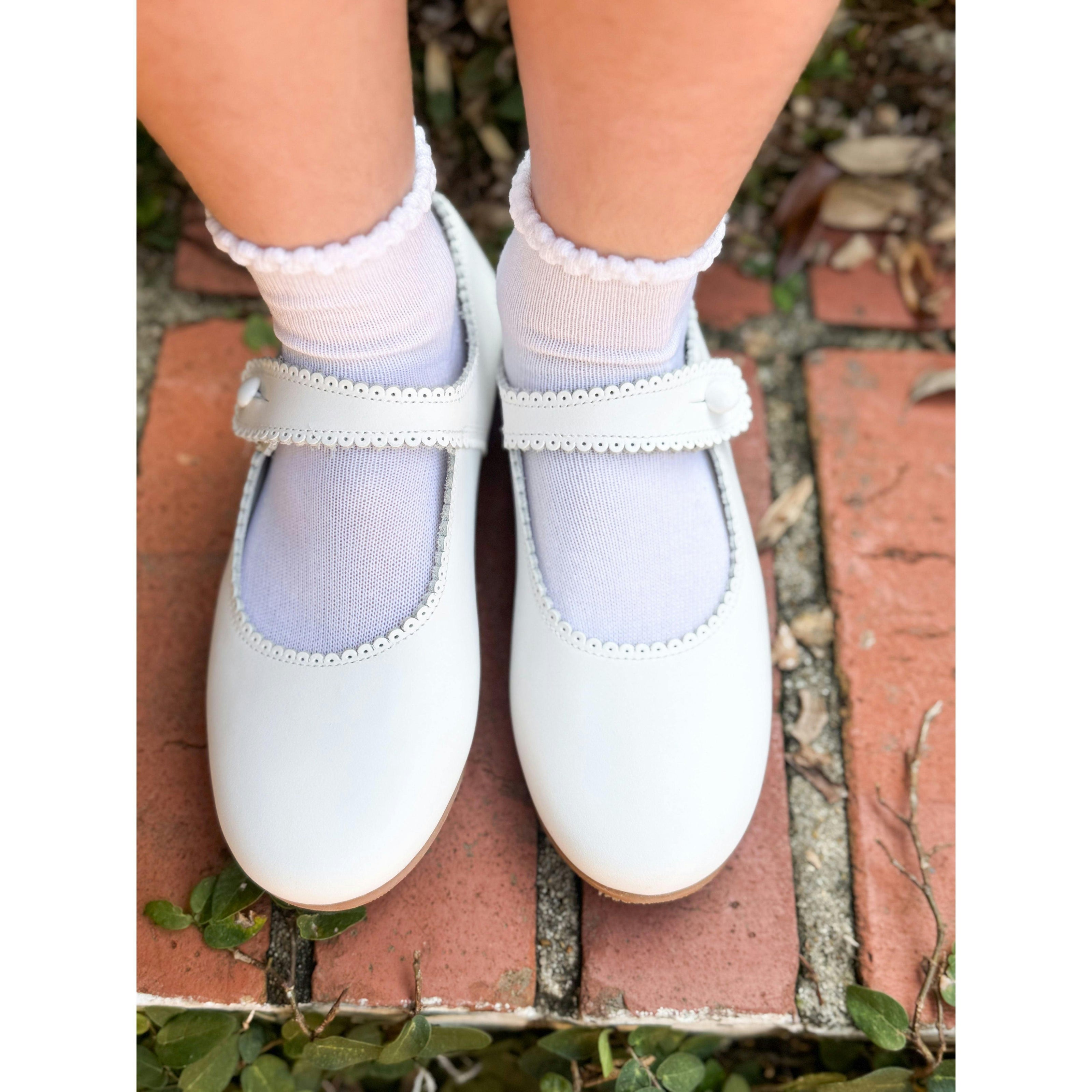 Mary Jane Scalloped Shoe in White