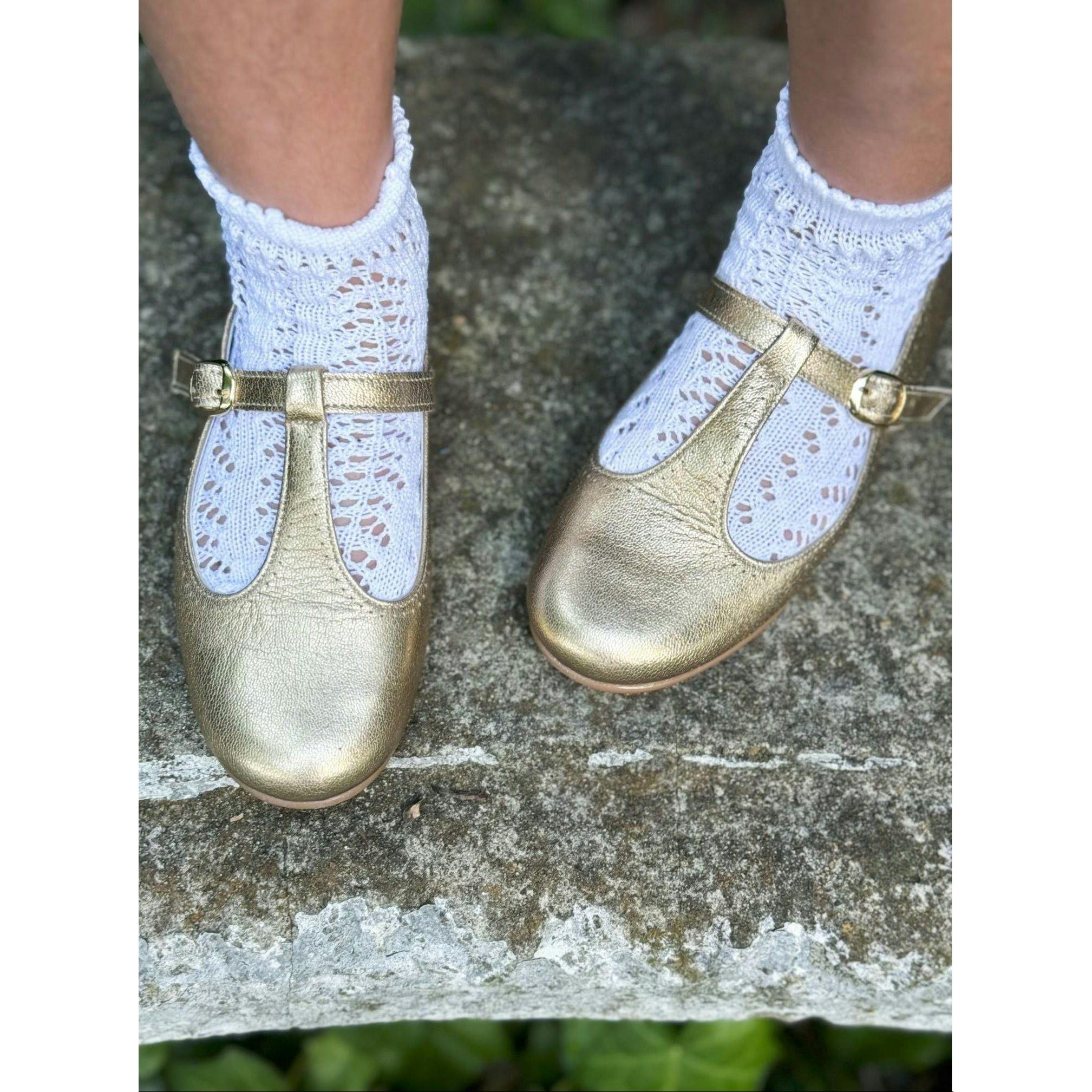 T- Strap in Metallic Gold