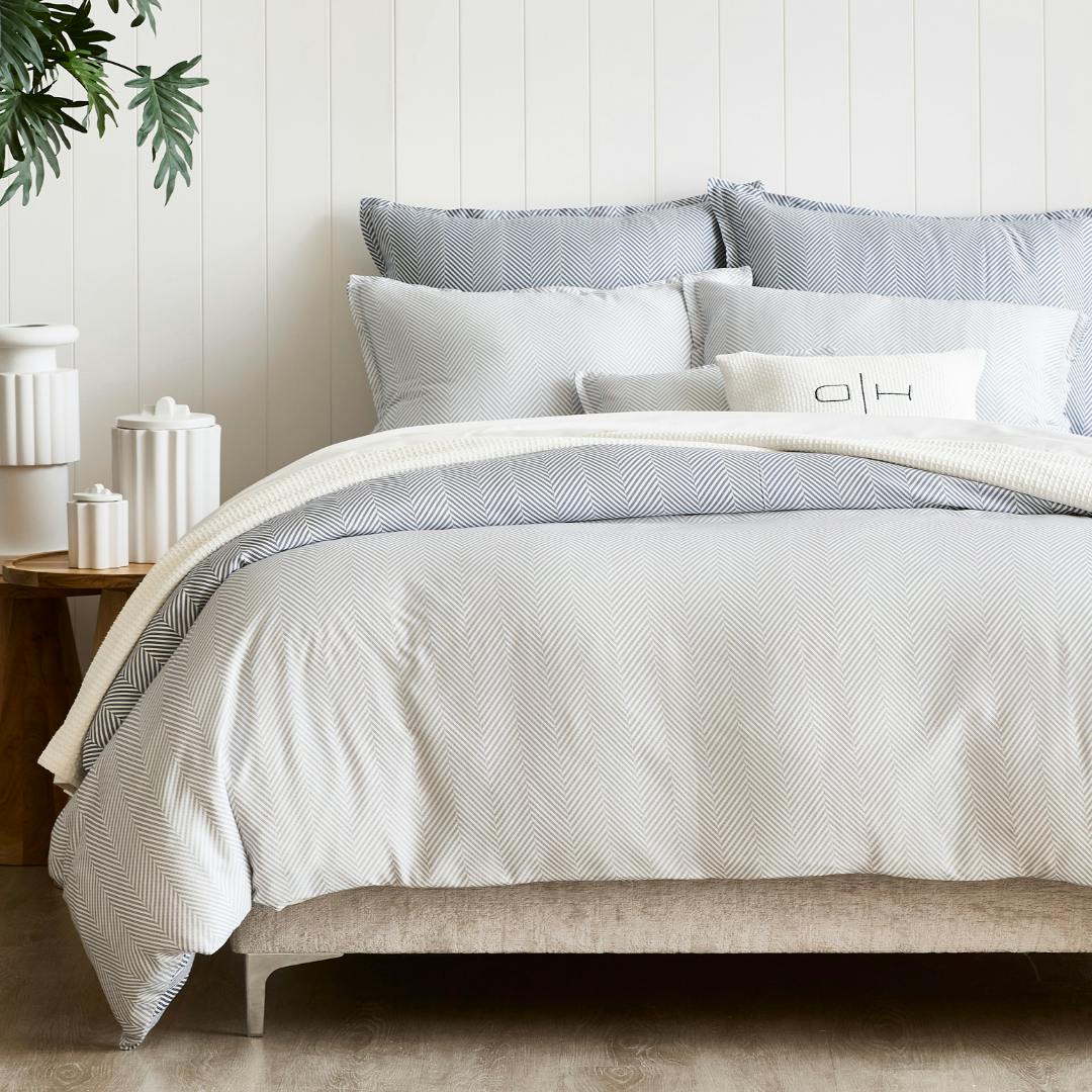DH Leze Pillow