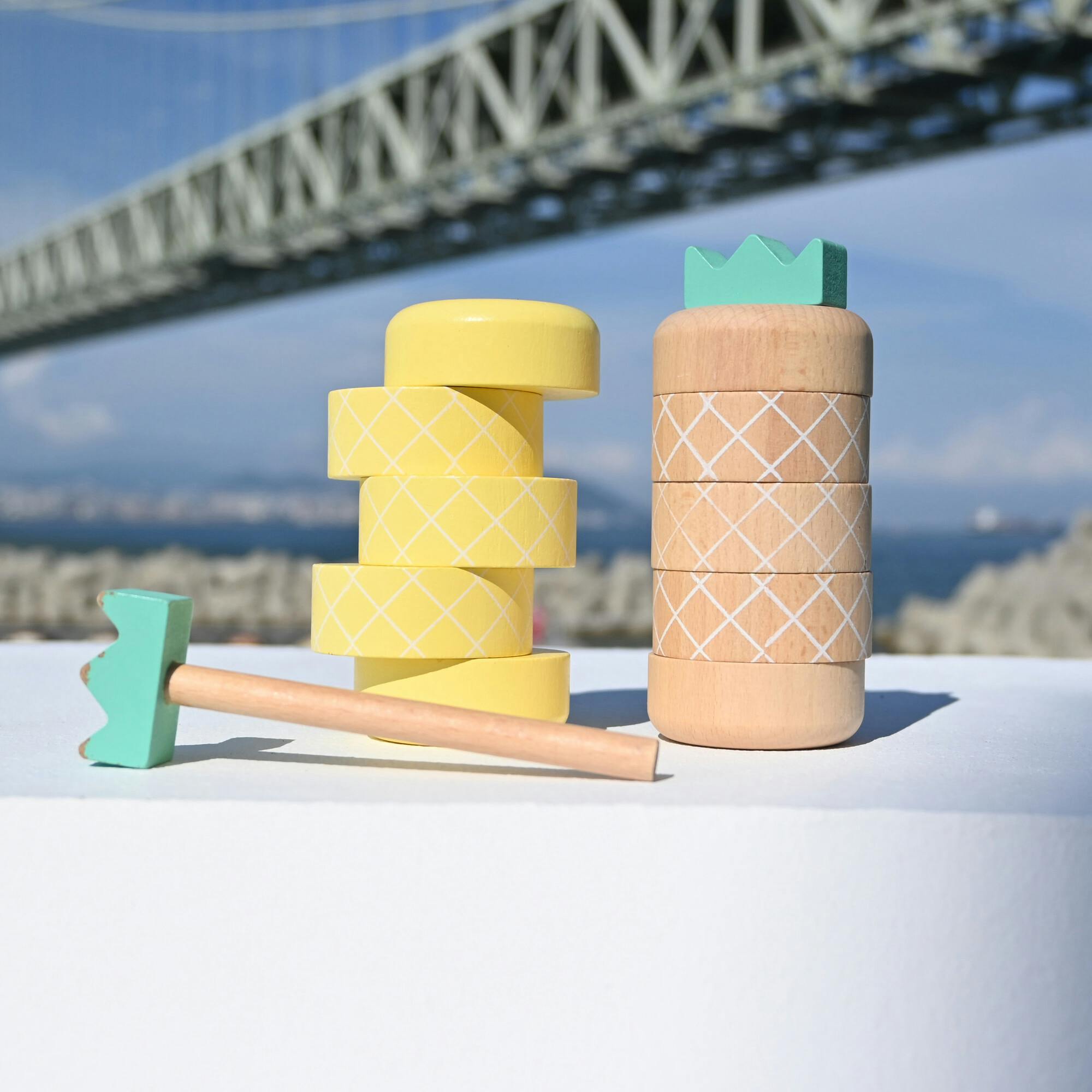 Aloha pineapple topple game & stacker