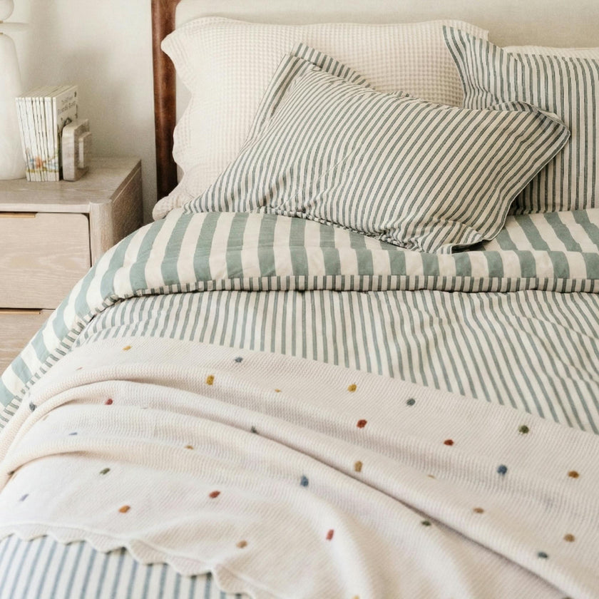Dotted Scallop Knit Throw