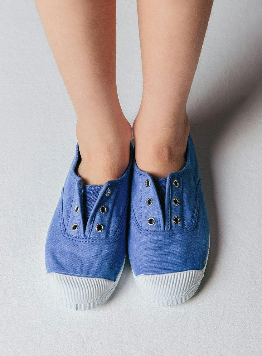 Hampton Canvas Plum Plimsolls in Cornflower