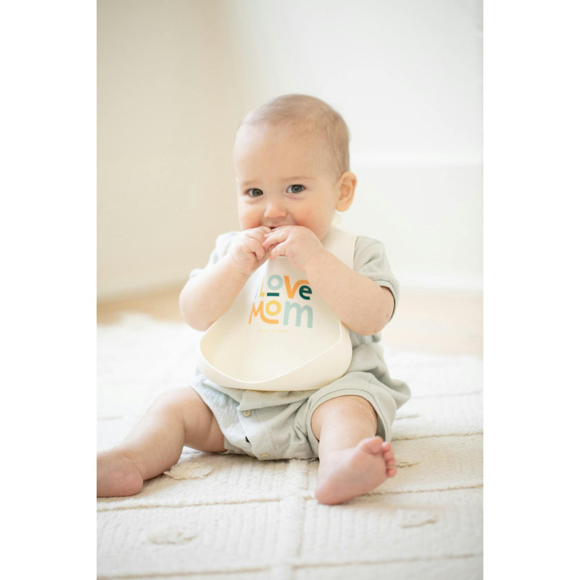 I Love Mom Wonder Bib