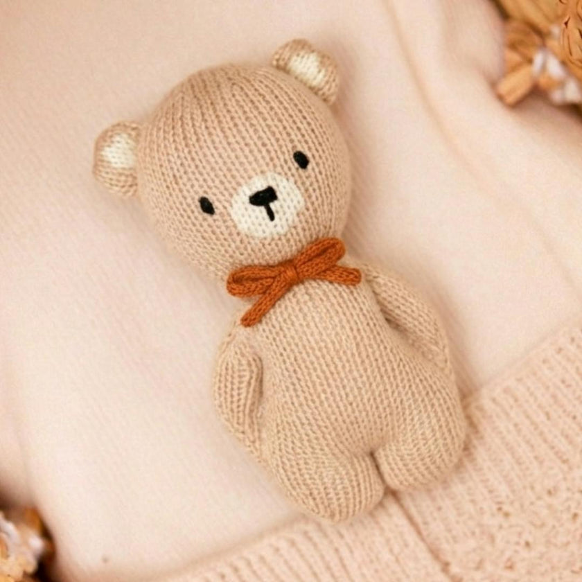 Bear Rattle Beige & tobacco