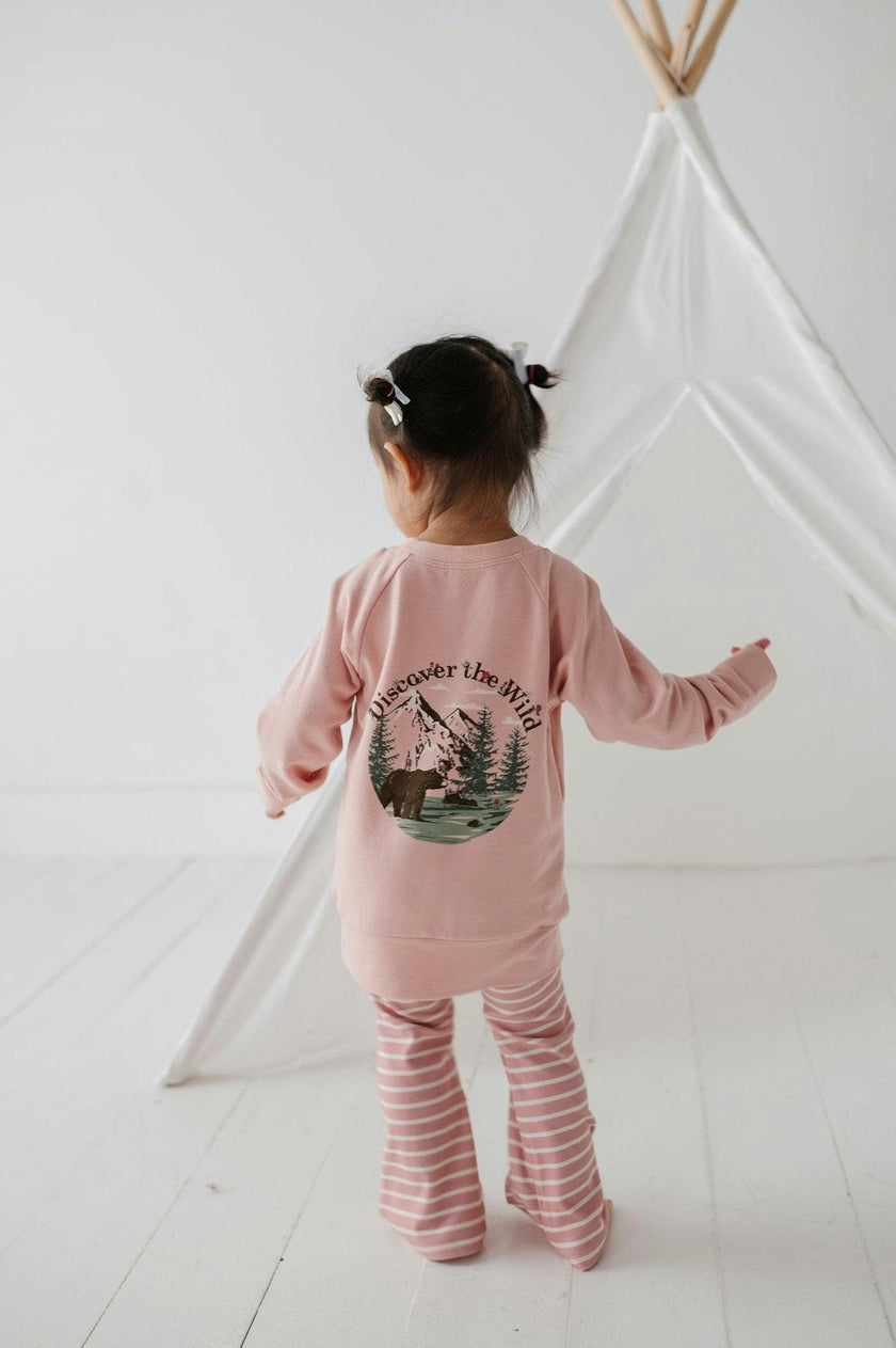 Girls Raglan Sweatshirt in Discover The Wild
