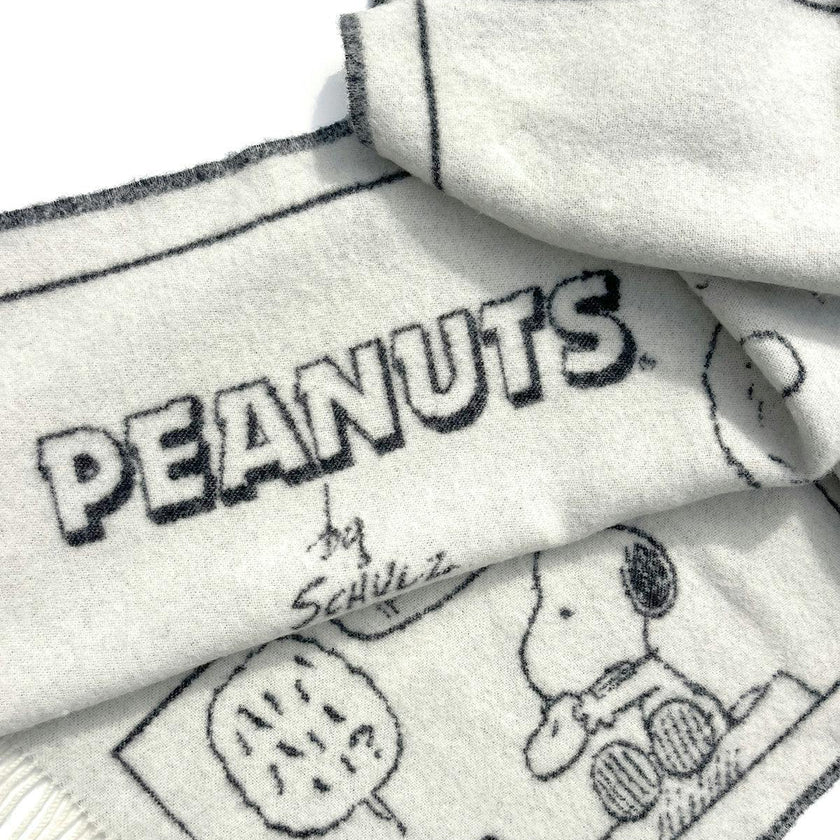Blanket PEANUTS DOUGHNUT Comic Strip Black / White 4.25 x 6.5ft