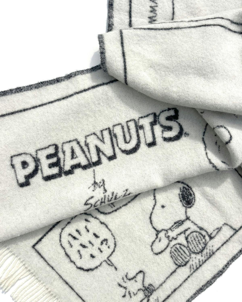 Blanket PEANUTS DOUGHNUT Comic Strip Black / White 4.25 x 6.5ft