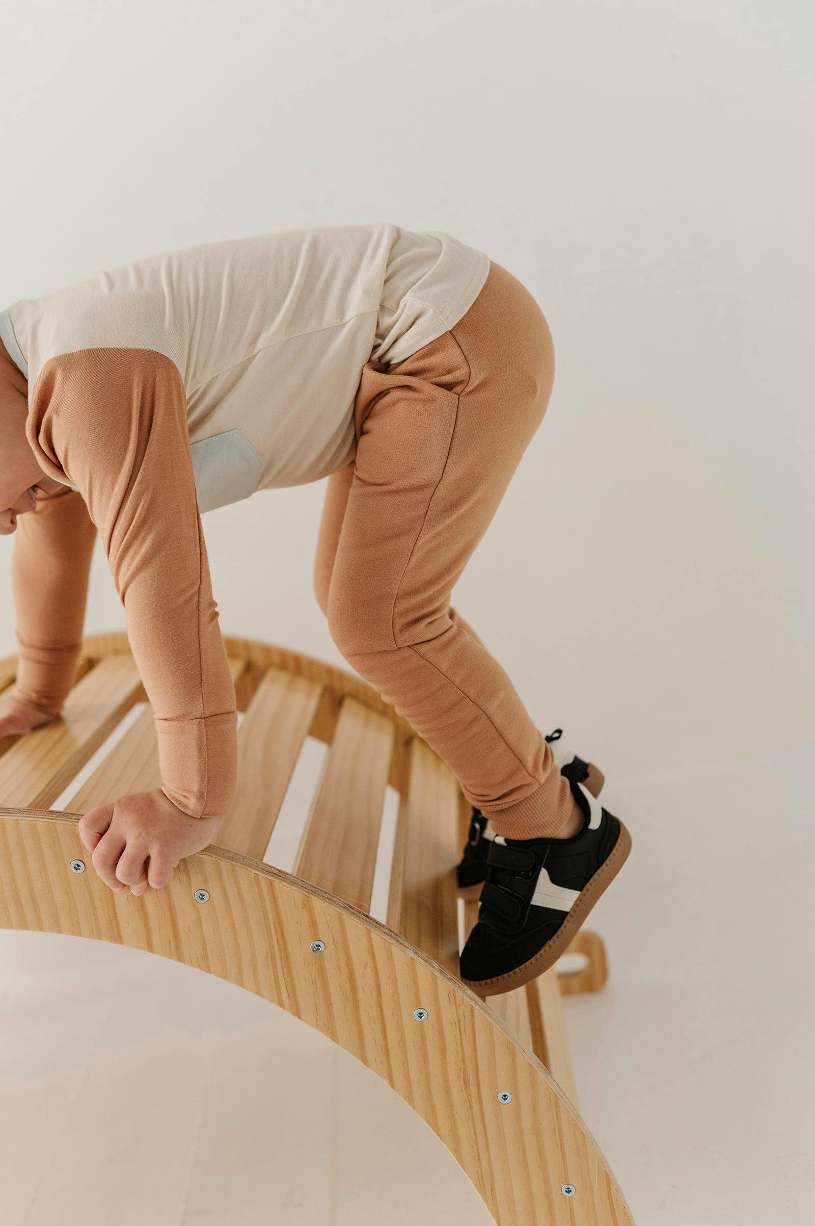 Boys Fleece Sweatpants in Chai