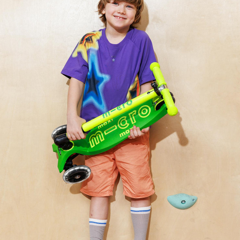 Micro Maxi Foldable LED Scooter