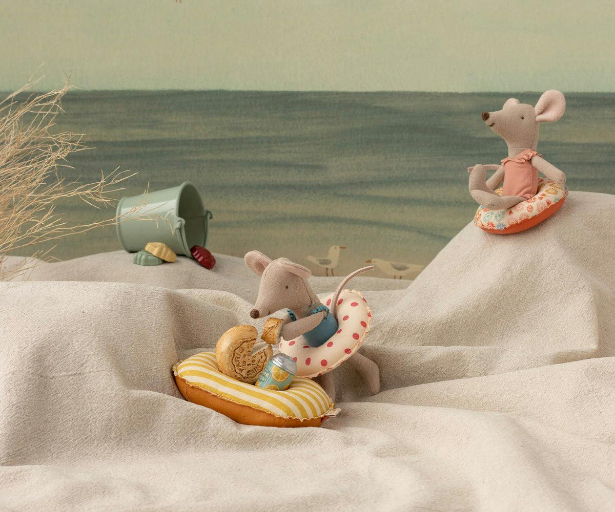 Beach Raft, Yellow Stripe