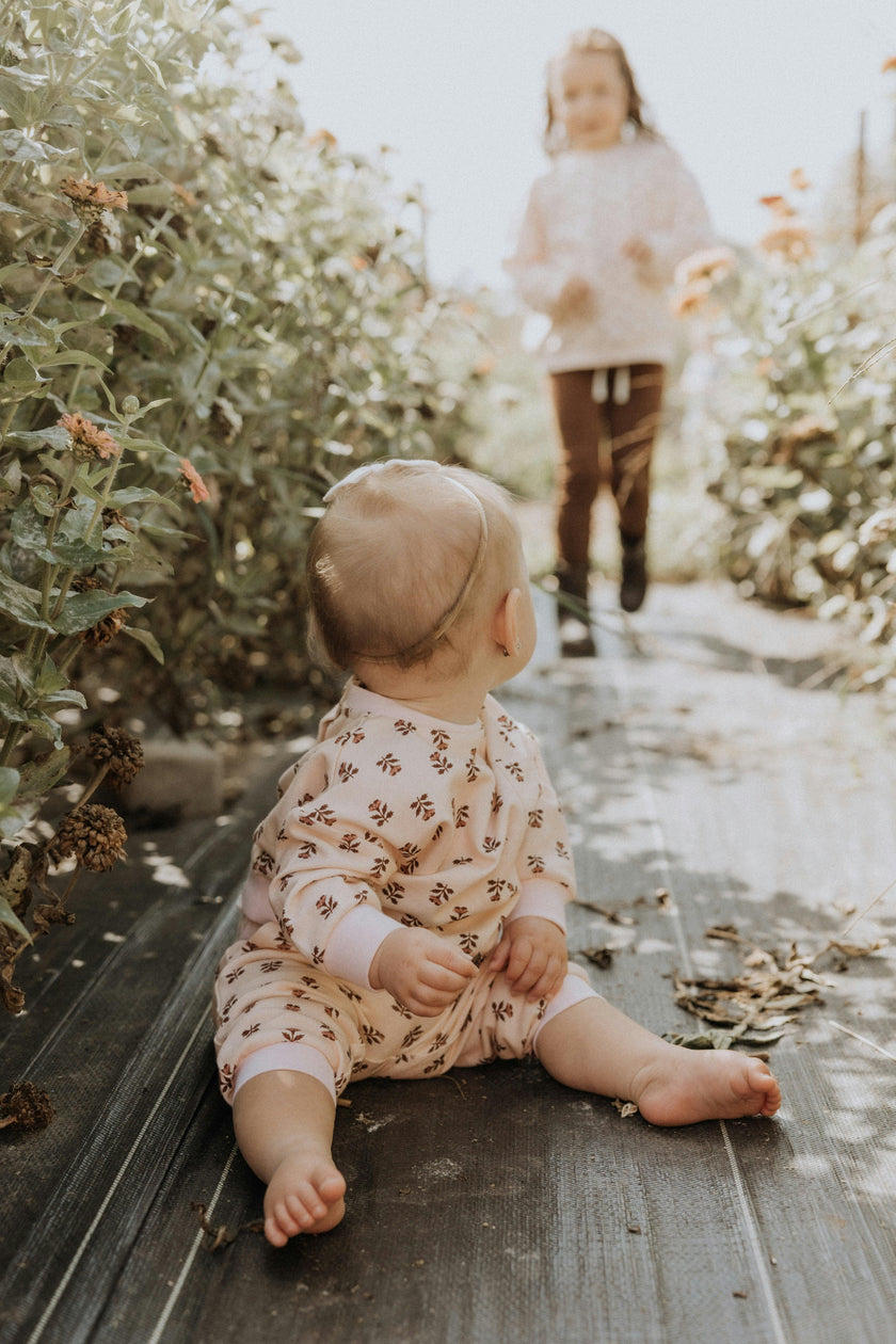 Fleece Joggers in Wild Rose
