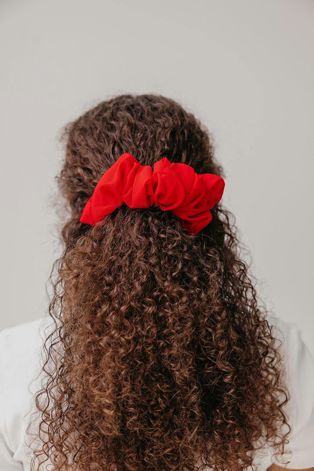 OVERSIZED SCRUNCHIE