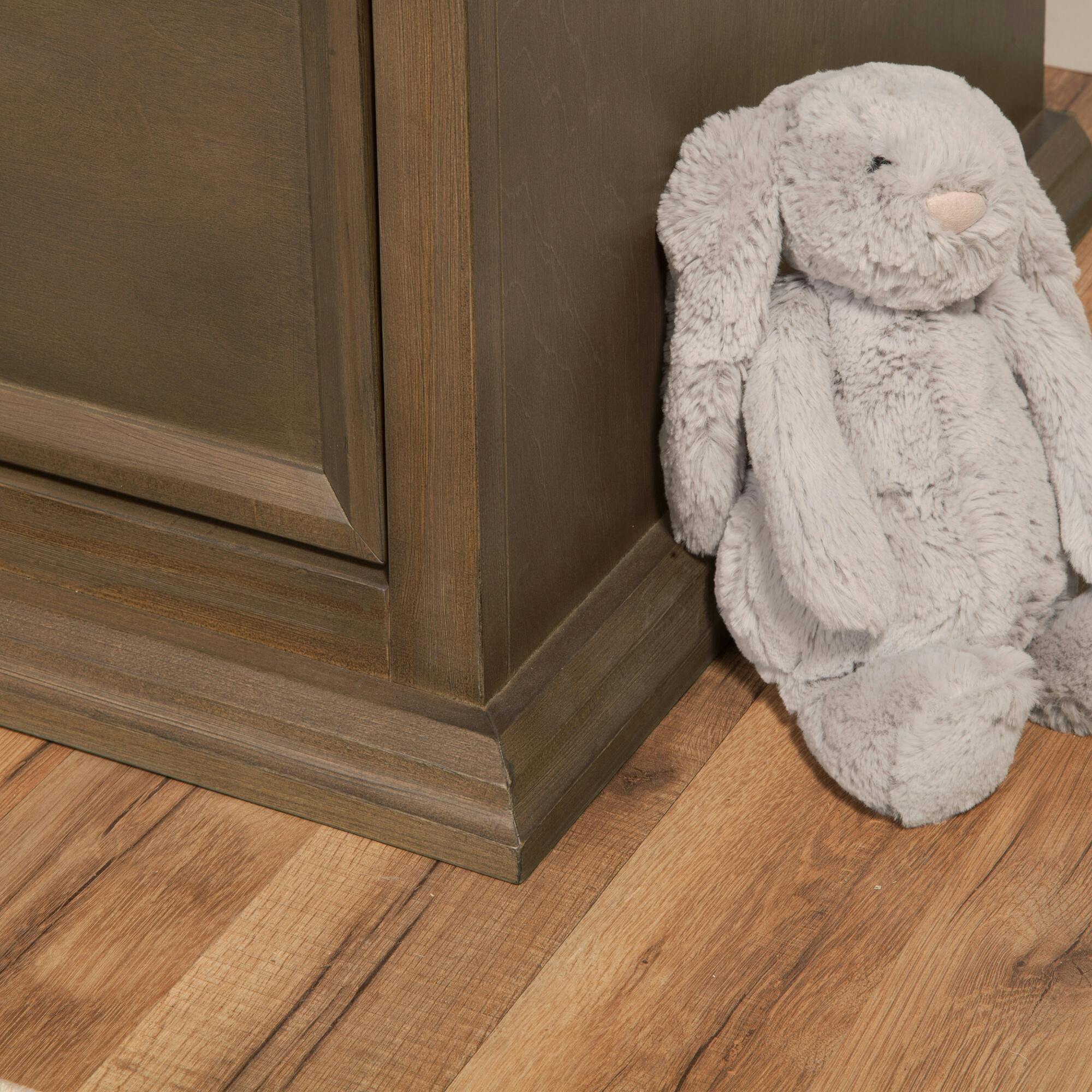 Foothill-Louis 6-Drawer Dresser