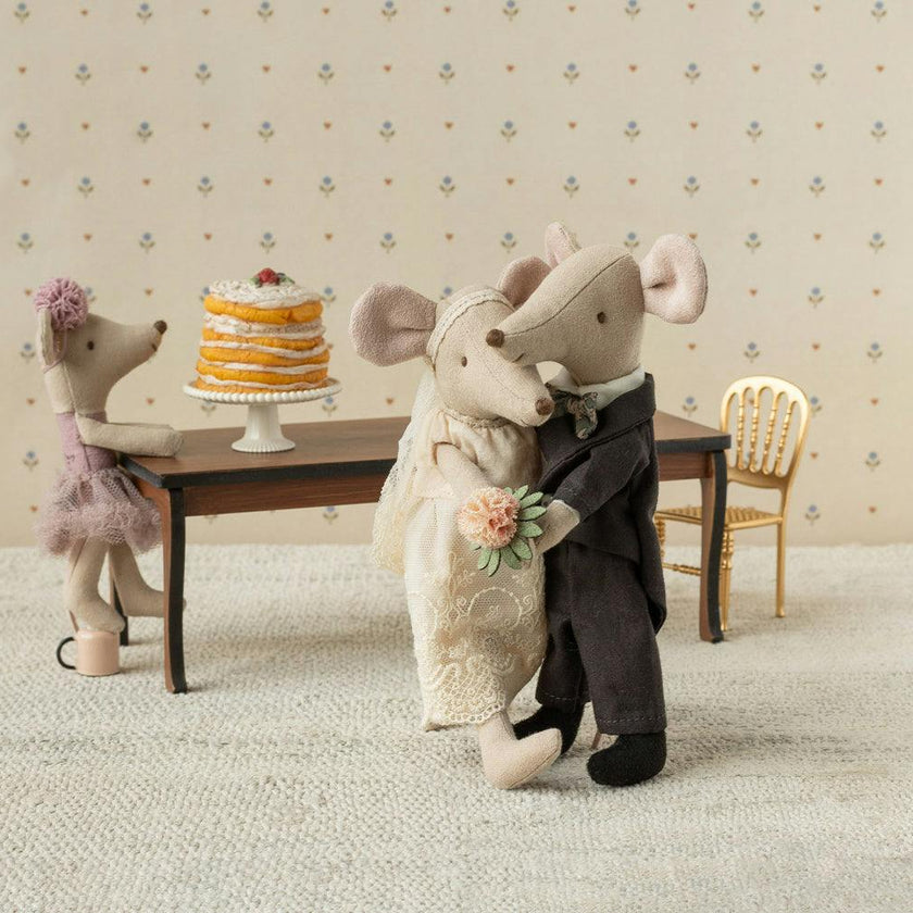 Wedding mice couple in box, Mum and dad