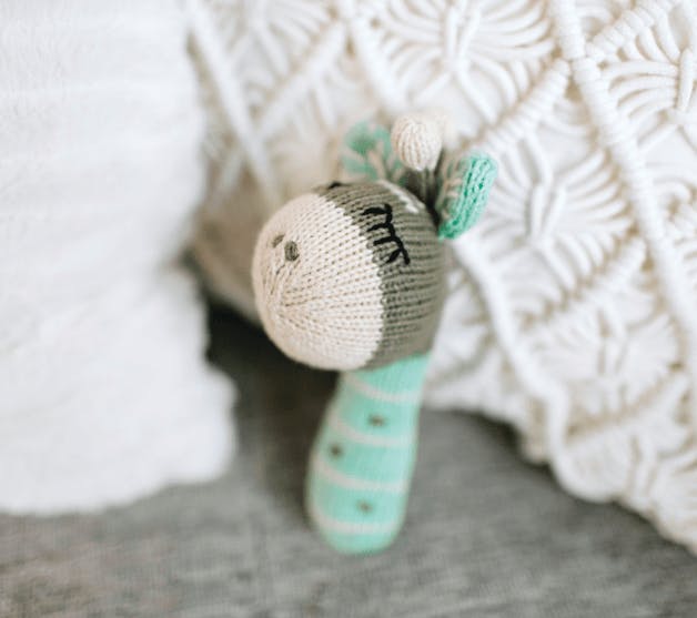 mini rattle | ami the giraffe