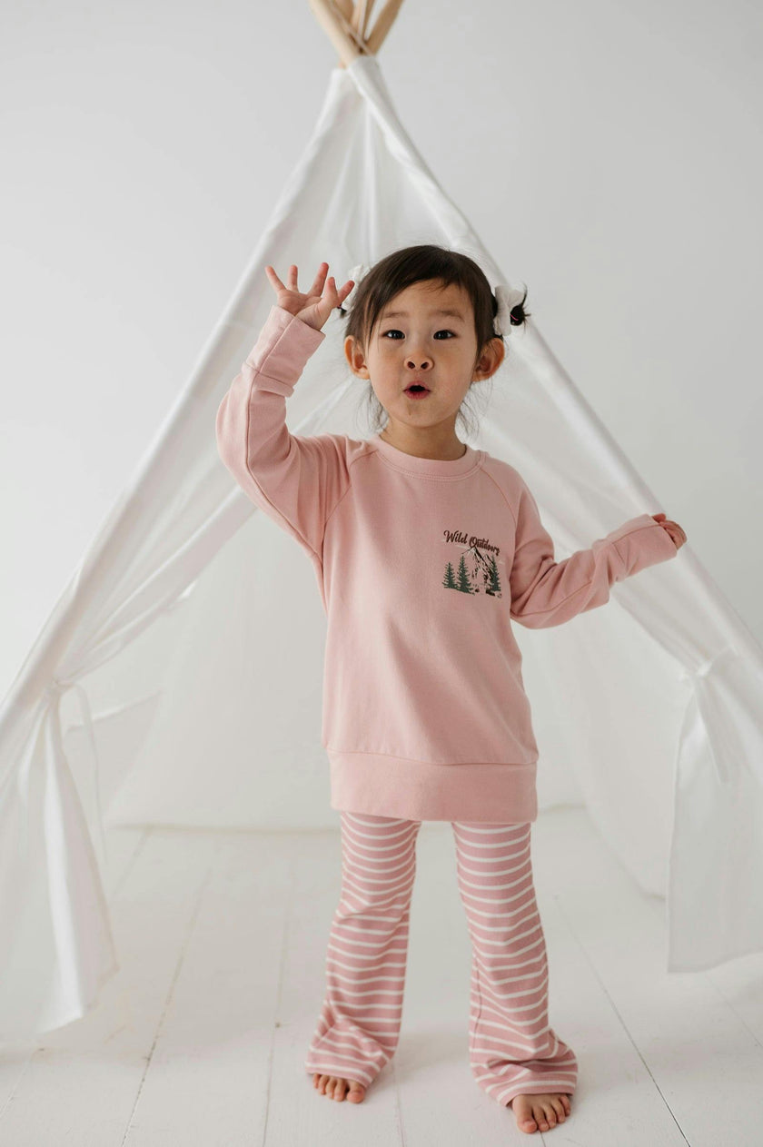 Girls Raglan Sweatshirt in Discover The Wild