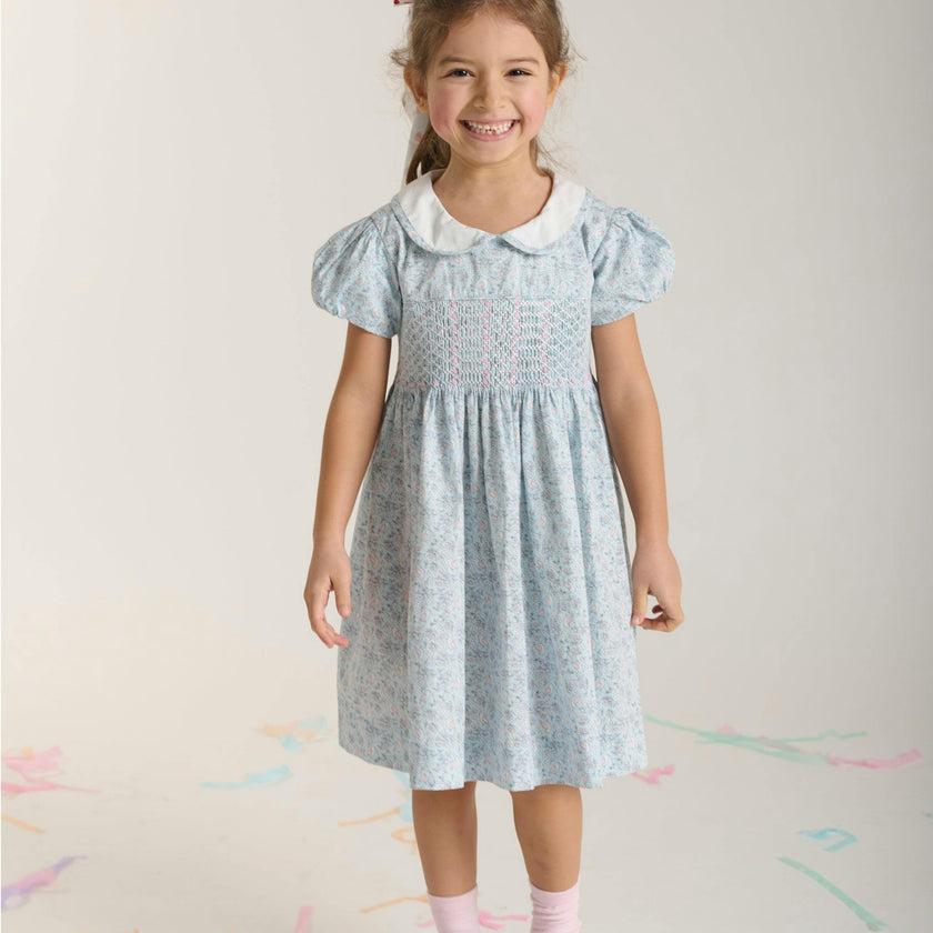 Hand-Smocked Girls Dress - Avis