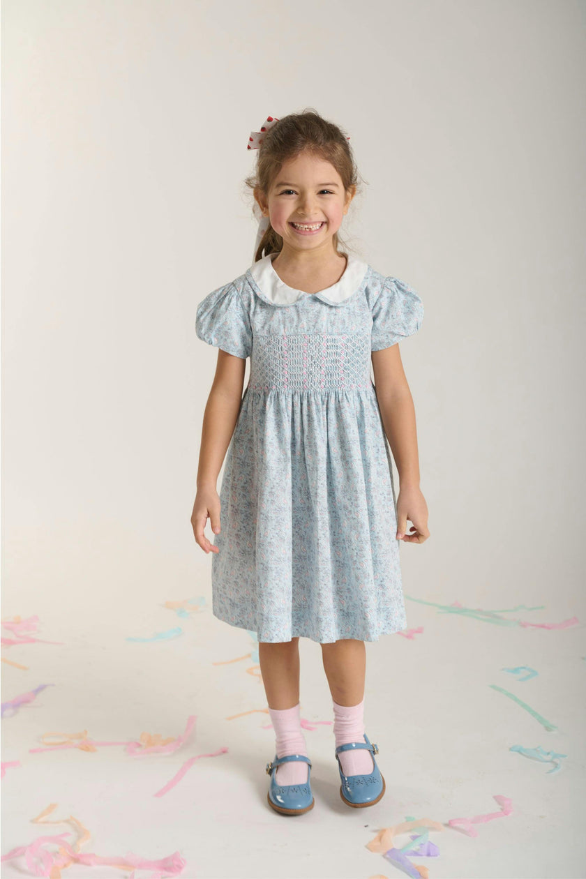 Hand-Smocked Girls Dress - Avis