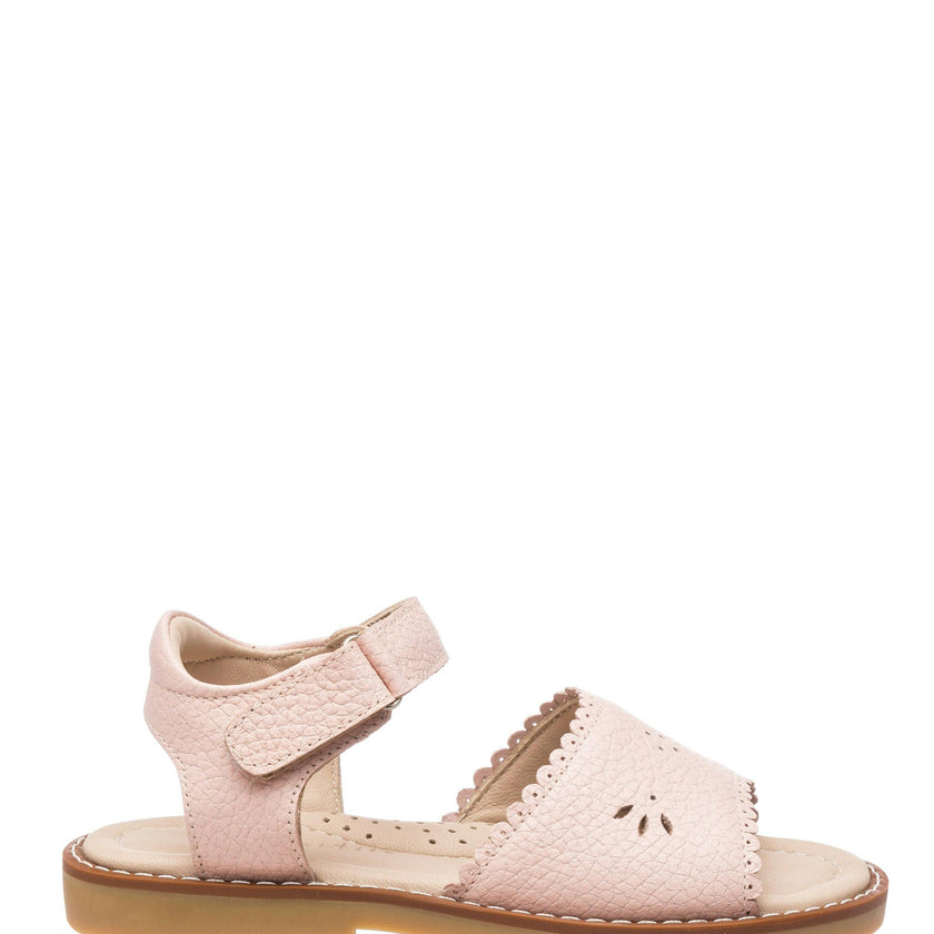 Classic Sandal with Scallop
