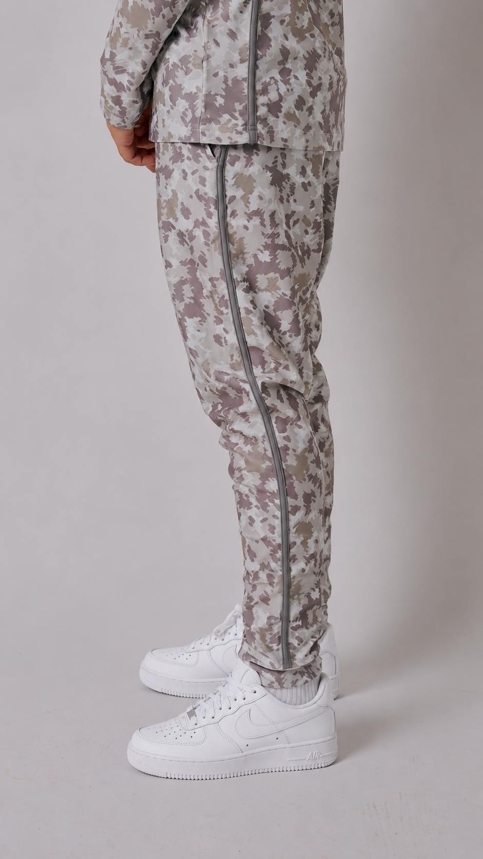 camo retro warm-up jogger