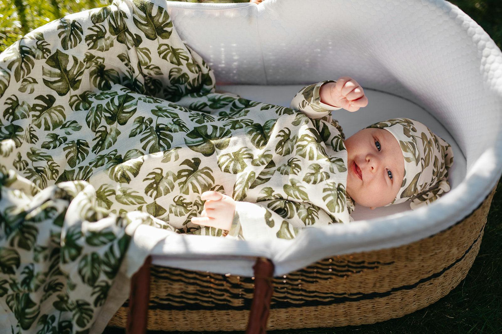 Island Leaf Cotton Stretch Newborn Gown & Hat Set