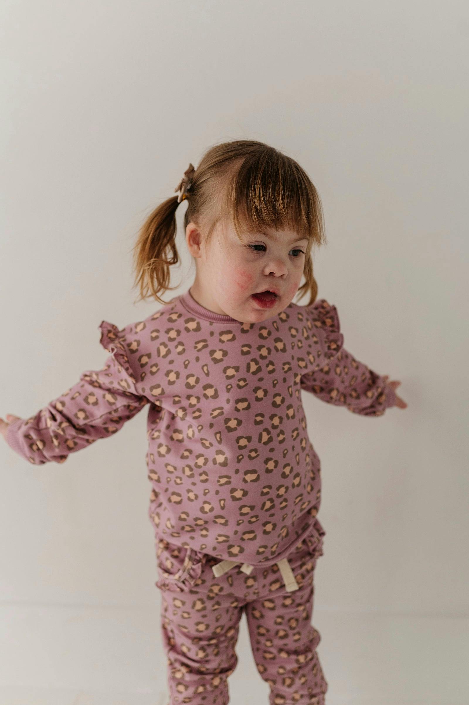 Girls Ruffle Sweatshirt in Cheetah