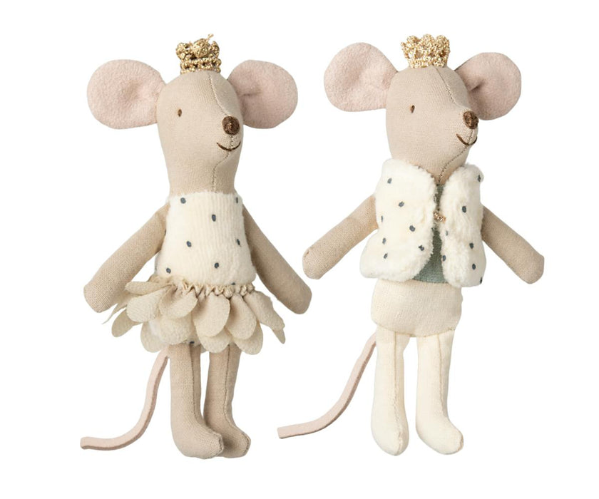 Royal twin mice, Little sister and brother in matchbox